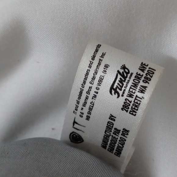 AVAILABLE -Warner Brothers Plush "It" Pennywise the Clown(Bloody face)RARE 9" - Picture 5 of 6